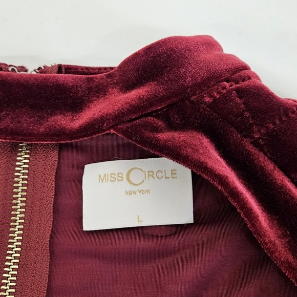 Miss Circle New York Lulia Wine Flare Sleeve Quilted Red Velvet Dress Sz Large - Picture 6 of 11